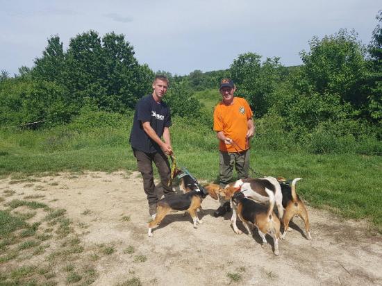 Lardière Guy d'Artas (38), gagnant du concours 2017, et M. Cosma Anthony, Meute de beagles